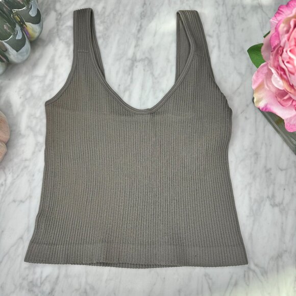 Ribbed Seamless Tank Top - Picture 2 of 5